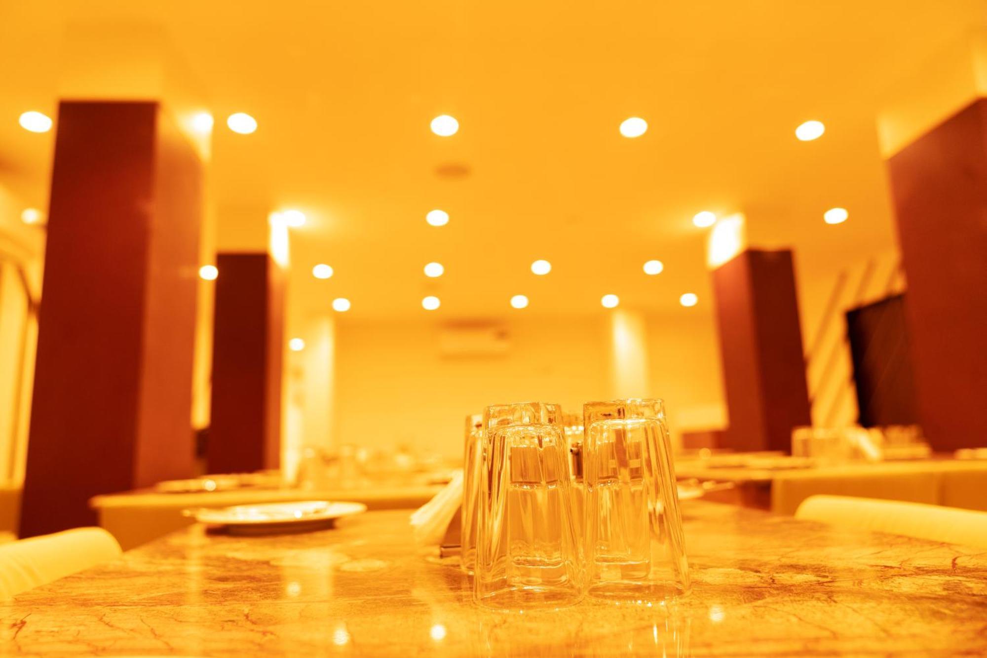 The Flamboyant Natraj Hotel Bharuch Exterior foto